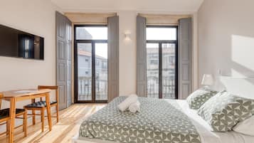 Superior Studio, 1 Queen Bed with Sofa bed, Non Smoking, Balcony | In-room safe, soundproofing, iron/ironing board, free WiFi