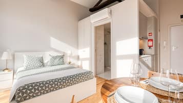 In-room safe, soundproofing, iron/ironing board, free WiFi