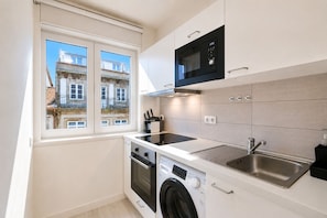 SC - 301 | Cozinha privada | Micro-ondas, cooktop, máquina de café expresso, chaleira elétrica