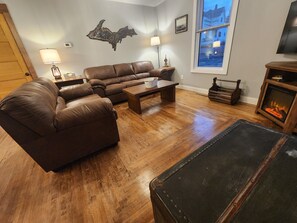 TV, fireplace, DVD player - Trailside by Backwoods Ventures, Trailside Getaway near beaches, waterfalls, hiking (Hubbell)