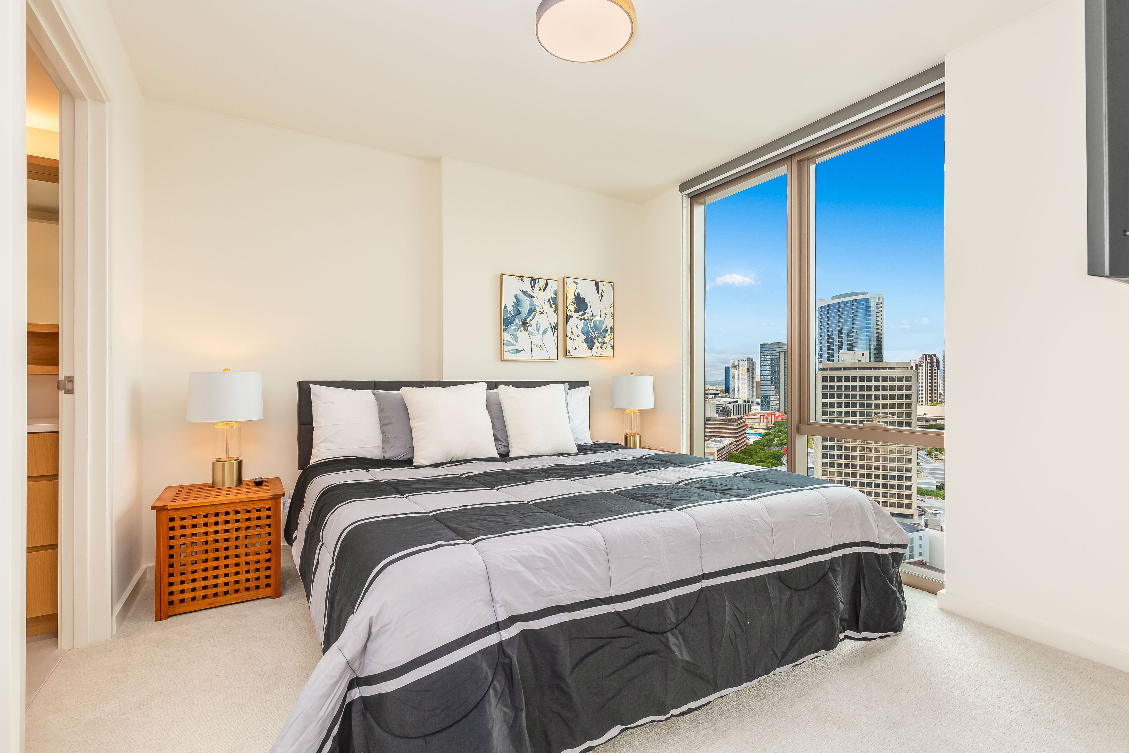 2 bedrooms, iron/ironing board, WiFi (free), bed sheets