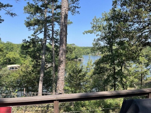 Cabin #14 View From the Top, Enjoy the Beauty of the Lake