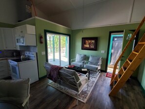 Interior - Cabin #14 View From the Top, Enjoy the Beauty of the Lake. (Royal)