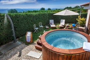 Bain à remous extérieur