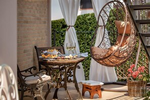 Terrace/patio - Roncaglia Suite, Holiday Home with Private Spa (Piemonte)