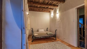 Comfort Room, Garden View | 1 bedroom, individually decorated, individually furnished, soundproofing