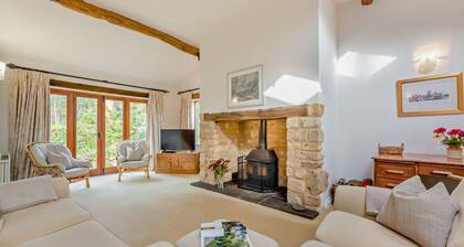 Light and airy dog friendly barn conversion - Cider Press Cottage