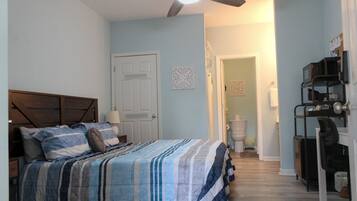 1 bedroom, desk, iron/ironing board, WiFi