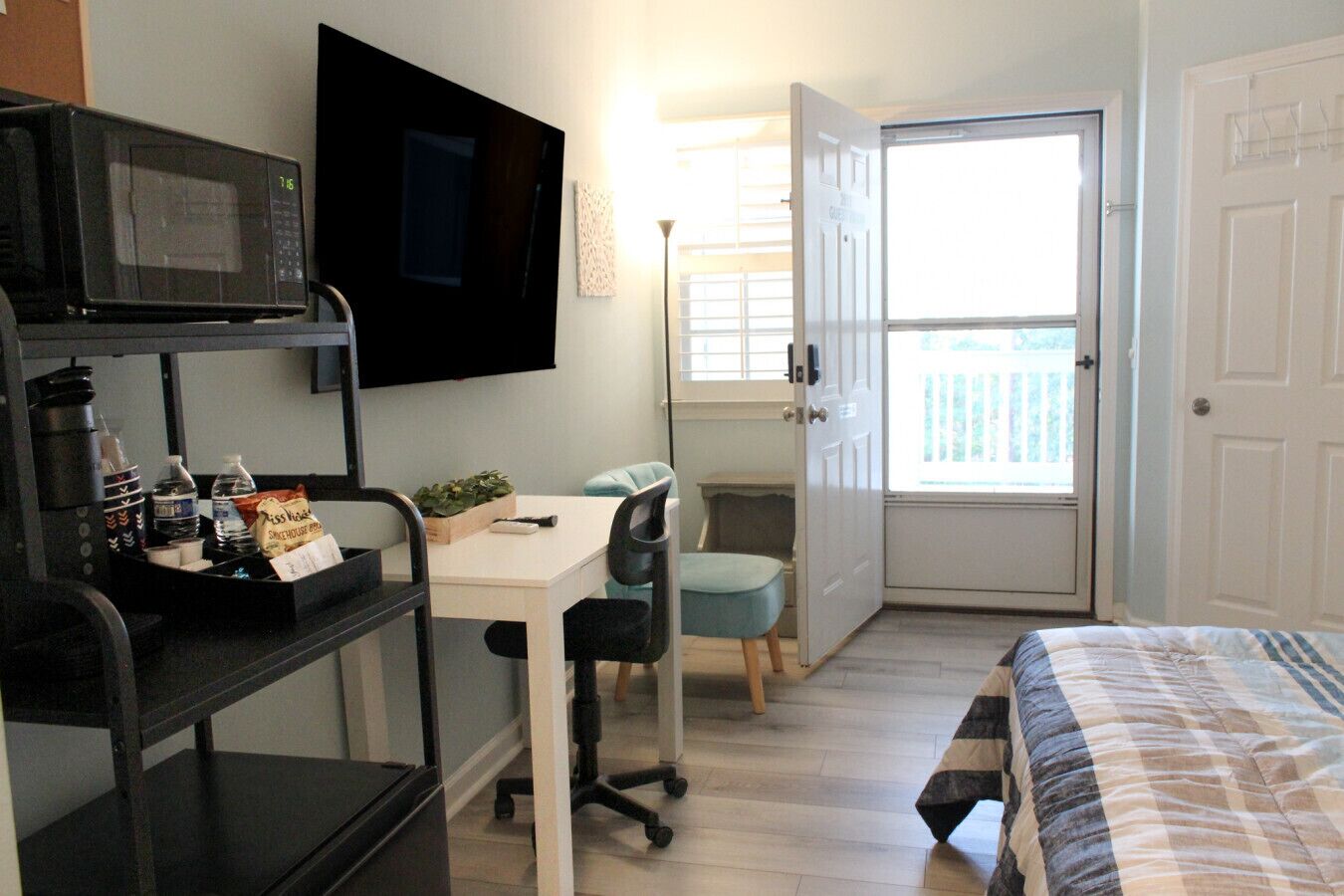 1 bedroom, desk, iron/ironing board, WiFi