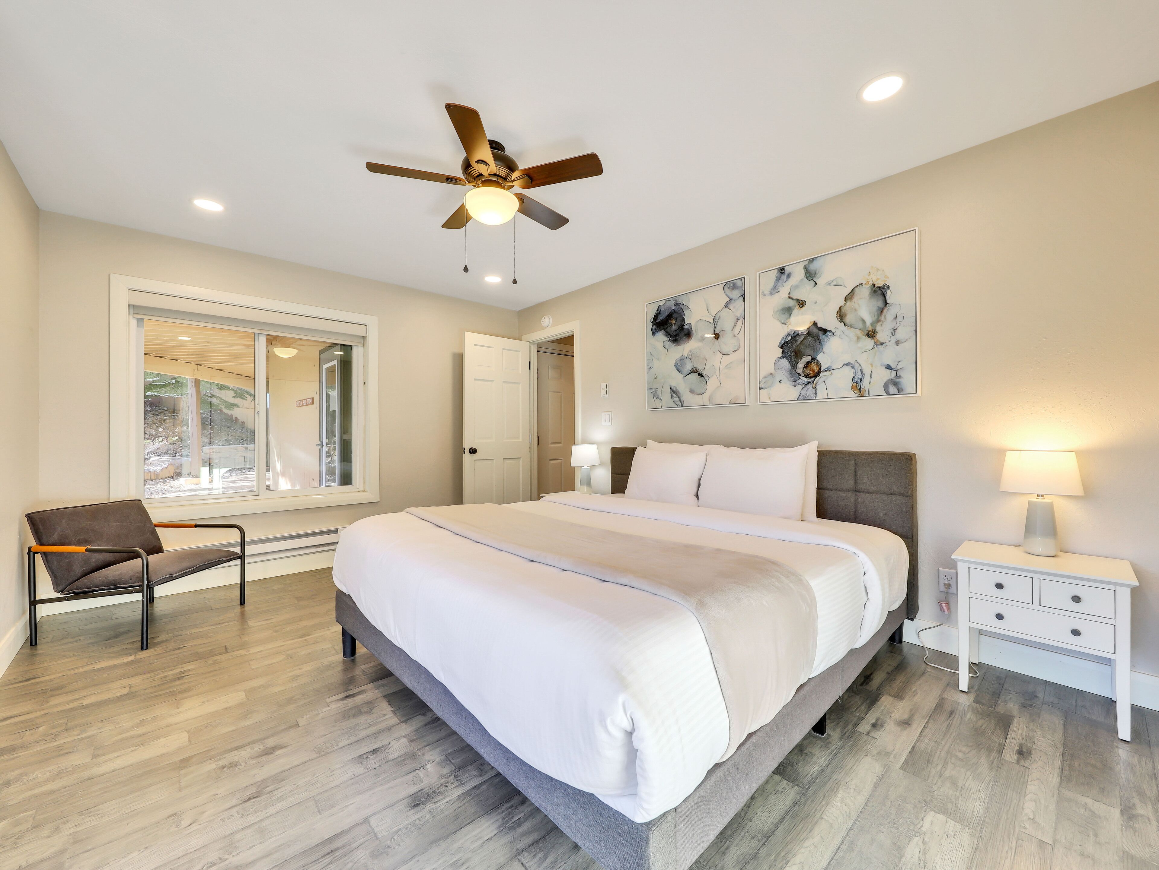 2 عدّة غرف نوم وواي فاي مجانًا وملاءات أسرّة