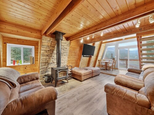 Ski Lee Retreat Brian Head Cabin | Hot Tub