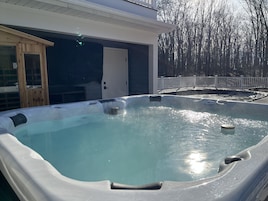 Piscina externa sazonal, funciona das 8h às 21h30, espreguiçadeiras