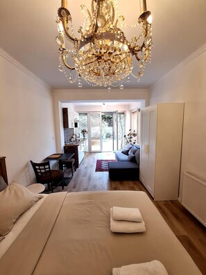 1 chambre, fer et planche à repasser, Wi-Fi gratuit, draps fournis