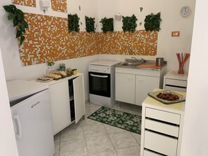 冰箱、烤箱、炉灶、烤面包机