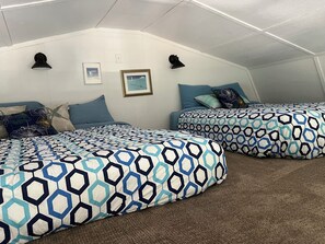 2 bedrooms, WiFi, bed sheets, wheelchair access - Cabin #15 Lake Beach Front (Royal)