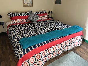 2 bedrooms, WiFi, bed sheets, wheelchair access - Cabin #15 Lake Beach Front (Royal)