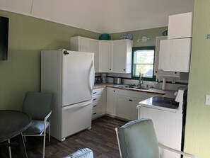 Fridge, microwave, oven, stovetop - The Elm ~ Cabin Fifteen ~Lakefront (Royal)