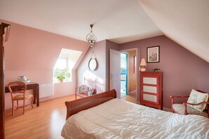 3 chambres, fer et planche à repasser