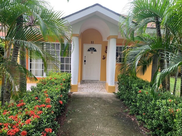 Exterior detail - Home at the beach!  (Jutiapa)