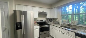 Entire House 5 BDRMS 3.5 BATHS Near DC Sleeps 14