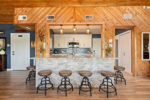 Fridge, microwave, oven, stovetop - Waterfront Home with Boat Launch and Dock, Pool & basketball/pickleball court mini golf, playground (Highlands)