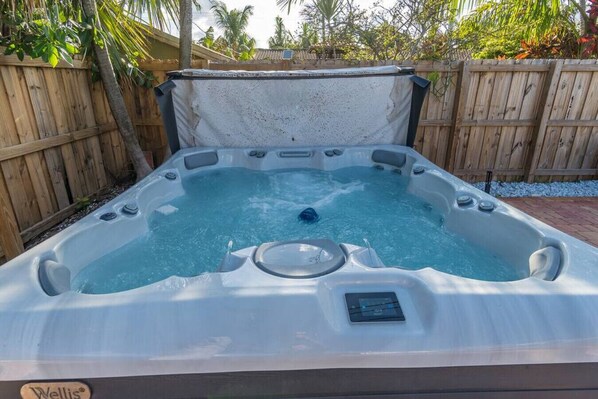 Bain à remous extérieur