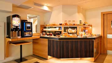 Petit déjeuner buffet servi tous les jours en supplément