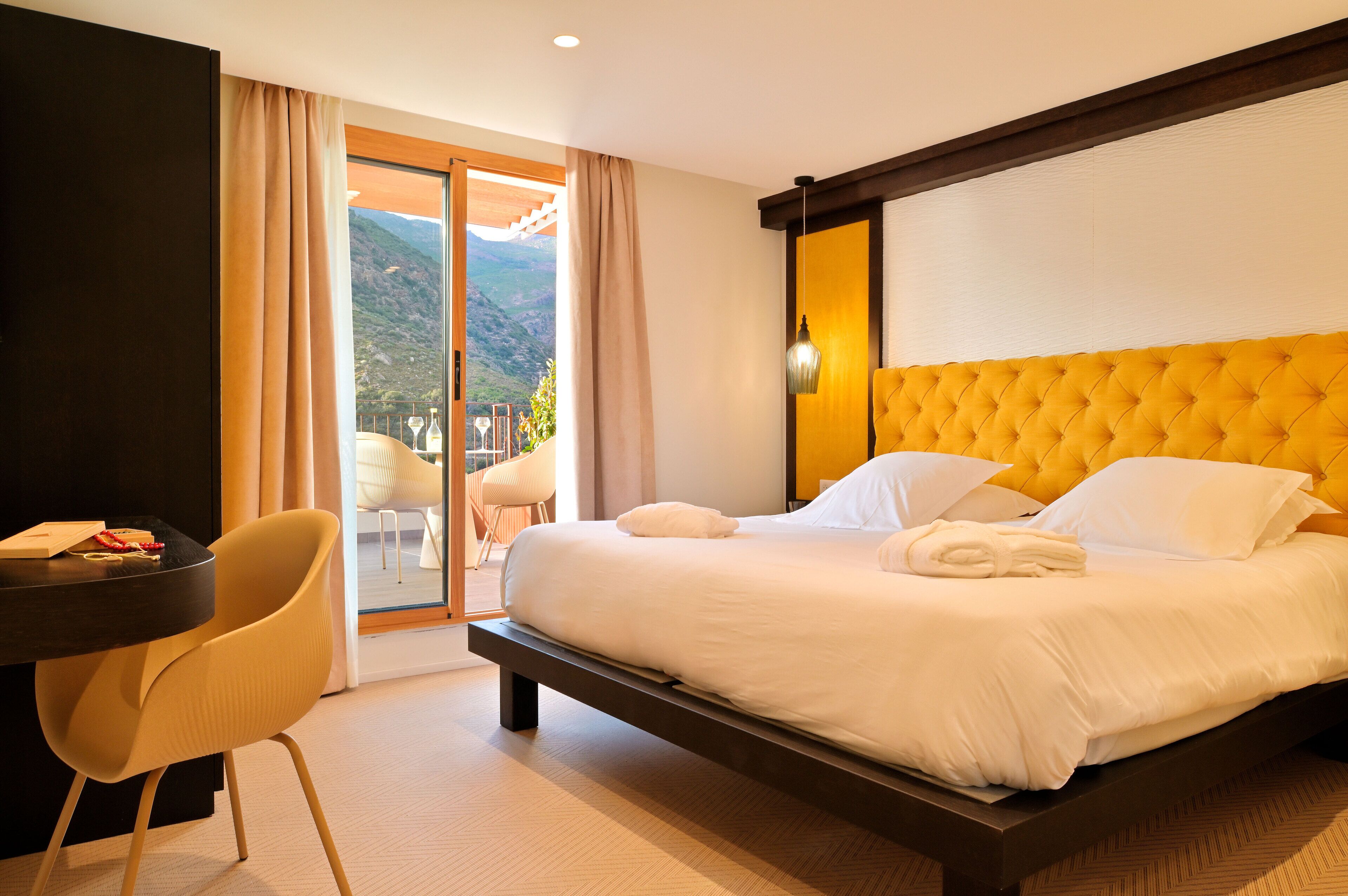 Een kluis op de kamer, verduisterende gordijnen, geluiddichte muren