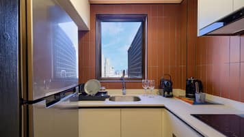Deluxe Studio, City View | Private kitchen | Full-size fridge, oven, stovetop, coffee/tea maker