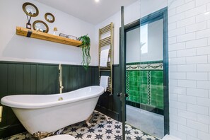 Shower - Cabin Hill (Colwyn Bay)