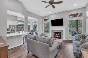 Smart-tv en een open haard