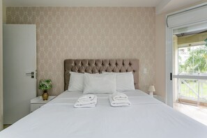 1 dormitori, planxa i posts de planxar, Internet i roba de llit 