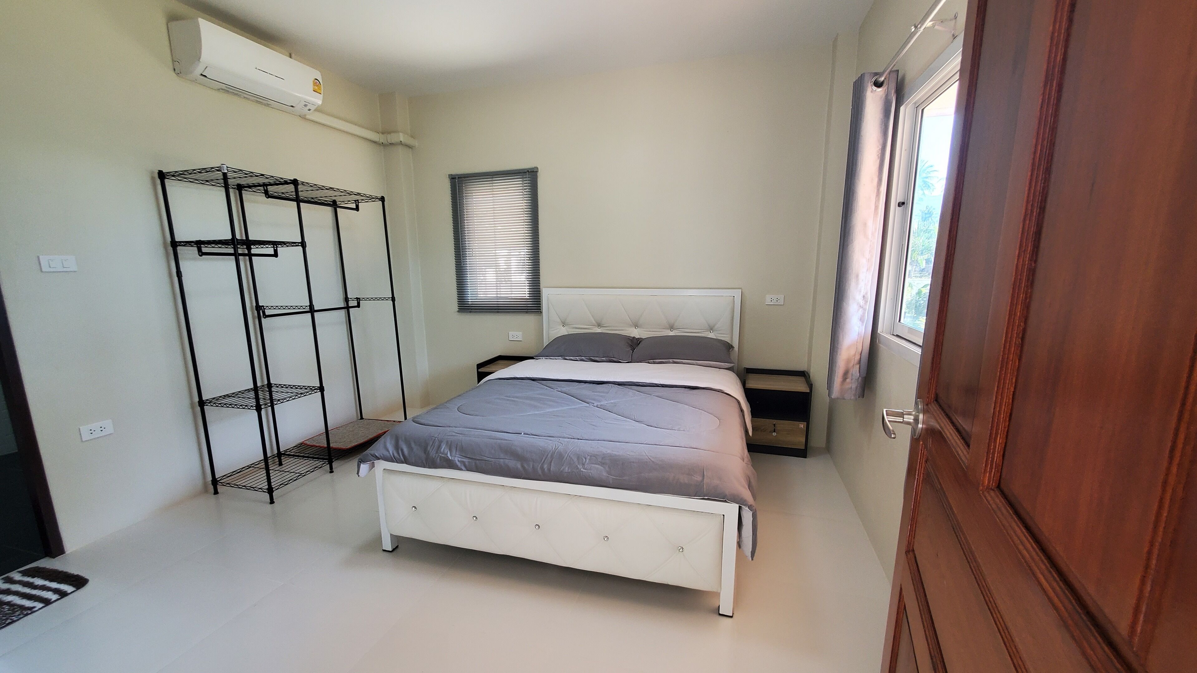 Premium bedding, blackout drapes, free WiFi, bed sheets