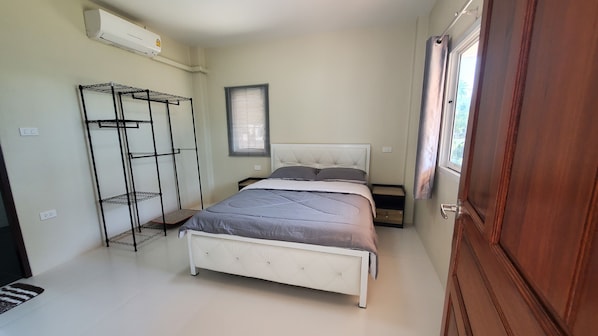 Ropa de cama de alta calidad, cortinas blackout y wifi gratis 