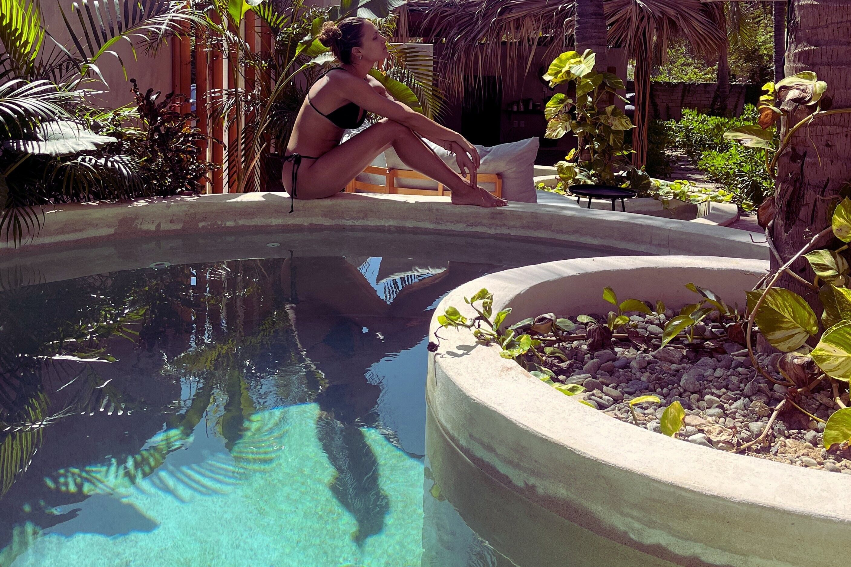 2 piscinas al aire libre, sombrillas, sillones reclinables de piscina