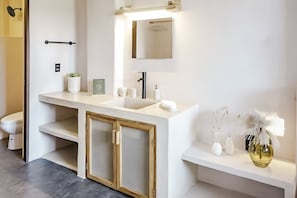 Suihku, sadesuihkupää, ympäristöystävälliset hygieniatuotteet