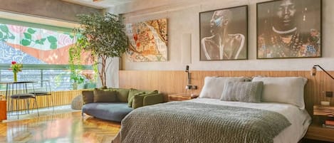 1 habitación, caja de seguridad en la habitación y escritorio