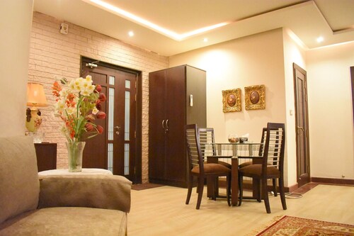 Peaceful Couple's Gateway APT