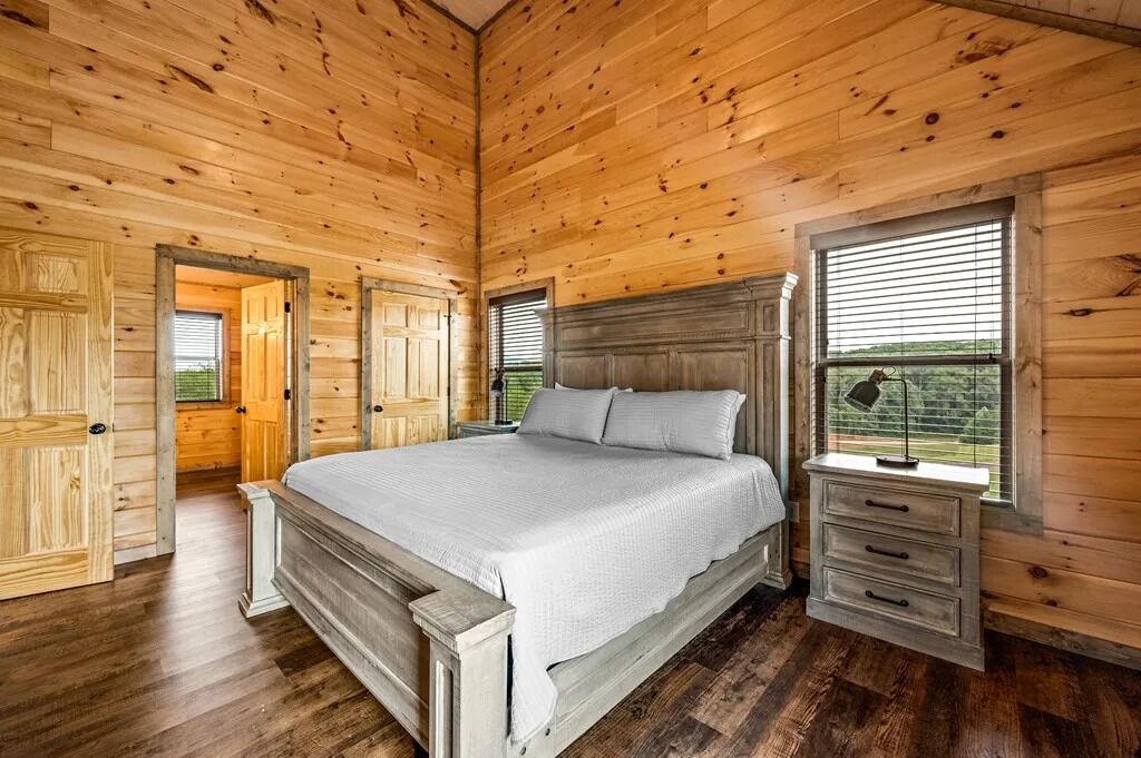 3 Schlafzimmer, Schreibtisch, Bügeleisen/Bügelbrett, Reisekinderbett