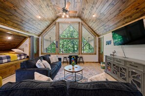 Smart TV, fireplace, video games, DVD player - Insta-Worthy Cabin w/Heated Pool/Hot Tub/Arcade/Slide/Foosball/Swings/Fire Pit (Broken Bow)