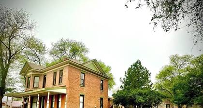 La Casita - Santa Fe Style Near Downtown & Trails