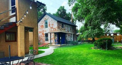 Restored 1890s Carriage House | Walk To Downtown