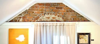Restored 1890s Carriage House | Walk To Downtown