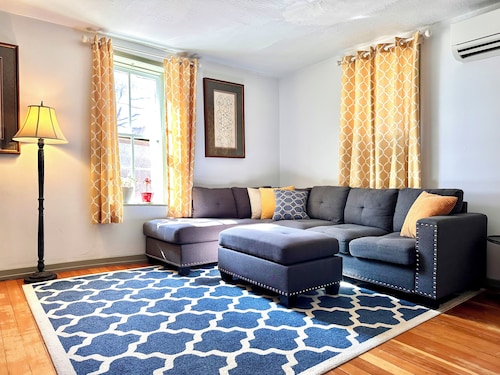 1890s Carriage House \ Walk To Downtown