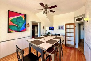 Dining - Historic Queen Anne Art House - Walk to Downtown (Raton)