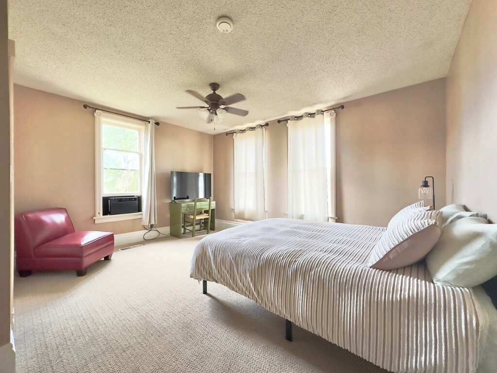 2 slaapkamers, een strijkplank/strijkijzer, gratis wifi, beddengoed