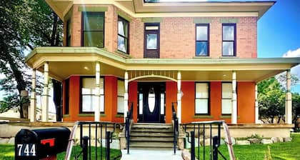 Historic Queen Anne Art House | Walk to Downtown