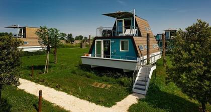 Unique Chalet Marina Azzurra Resort 2 Bedroom Sleeps 6 p