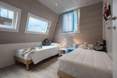 Unique Chalet Marina Azzurra Resort 2 Bedroom Sleeps 6 p