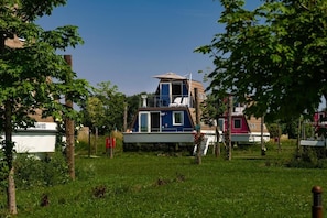 Trailer, 2 quartos, sacada | Fachada